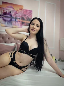 Zara_Bloom Public Pic 4