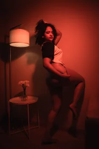 _sarahRose HOT RED Foto 8