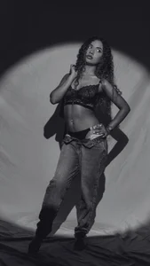VictoriaDuart JEANS AND SEXUALITY slika 2