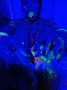 Karlagonzales_ 💛💙FANTASY BETWEEN NEON COLORS & PLEASURE 💙💛 Pic 4