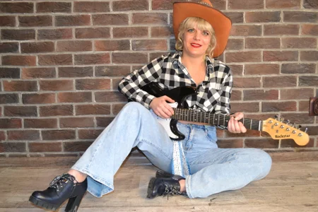 AliciaBlondes Cowgirl Gambar 2