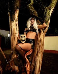 hannapettit kullanıcısının Month of sexy witches albümü -  fotoğraf