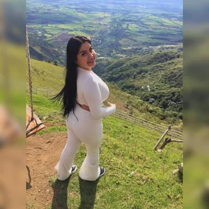 KeilyRoss Outdoor Pic 5