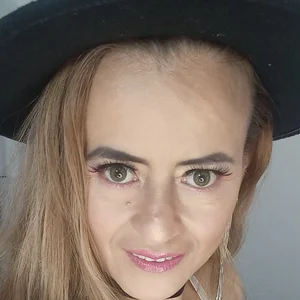 magenta_maturr Kisss Pic 2