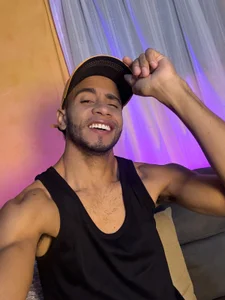 HI de Alex_bigcock11_  2 photos