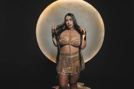 LeahLombardi_ 🪔Golden Eclipse🪔 Pic