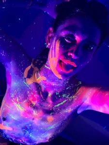 ChanelAdamss_ 🌈NEON FREE💚 Pic 3