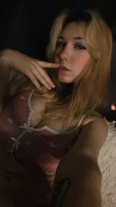 Blonde Energy 💛 de RenVixen  3 Imagens