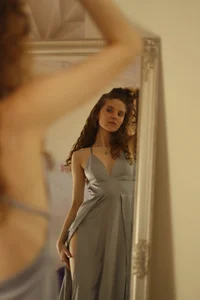 Mila_Stain tease with mirrow Pic 3