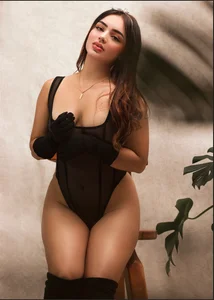 anniehart Dangerous Curves Foto 3