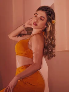 EveBensonX TropiSession 🌺🍉🍊 Immagine 