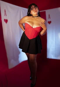 Zdjęcia Kendal_Voos Queen of hearts with poker face: 