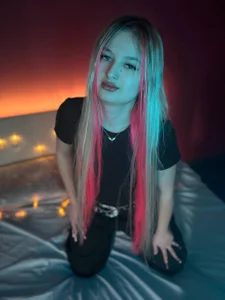 Banana_Bowl kullanıcısının neon demon albümü -  3 fotoğraf