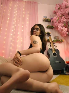 MaJo_Prettty Today just Random Poses 🥱🤤 Pic 4