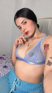 NalaaGreyyのSexy in blue!の 3枚の写真