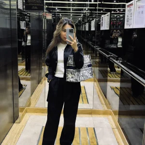 AsianDevi1 Public Pic 3