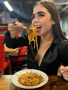 MaddyMay_ kullanıcısının Enjoying my favorite food...Do you want it from my mouth? albümü -  fotoğraf