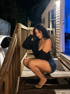 Queenlatinbeauty Public slika 3