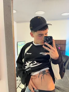 MateoMitchell Hello honey 👀 صورة واحدة|MateoMitchell Hello honey 👀 صورتان|MateoMitchell Hello honey 👀  2 صور|MateoMitchell Hello honey 👀  2 صورة