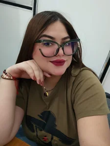 AlmaRosalesA little more of me💜🖤💜 Bild 5