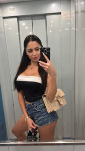 Just Chilling... or Not 😏 od ChloeDevine  2 snímek