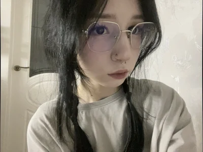 DeliaLoma Public Pic