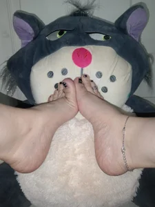 Victoria_Wilde_ 👣So soft that they provoke dirty thoughts 😈 Pic 3