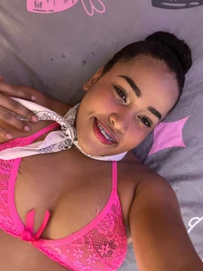 Nahomii-skonee Public Pic 2
