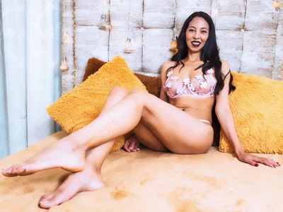 Rosalinda_Cortez Enjoying in my bed Pic 3