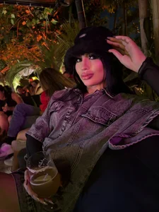 EmmyKenner A night of drinks Pic 2