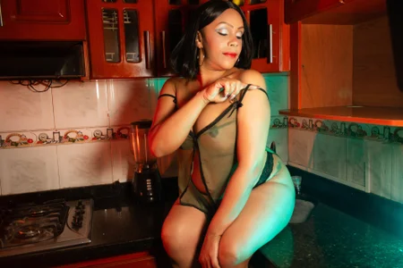 AmberNix Kitchen Pic 3