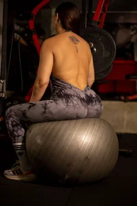 Anantaa_ Warming up but not just the muscles 😏 Immagine  3