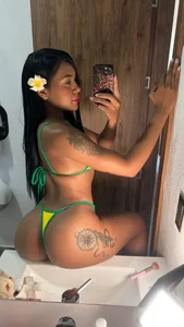 Lia_Petite1 Are we going on vacation together? зображення 2