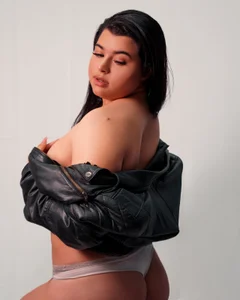 Mia__blakee Leather and something sexy🔥😈 slika 4
