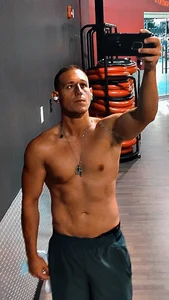 zack_Fisher Public Hình 2