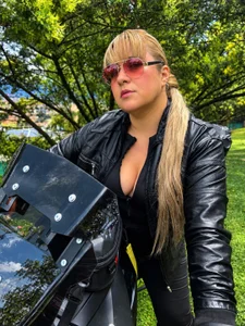 lindsay_taylorjoy: I'm a rude girl 🏍️ ( фото)