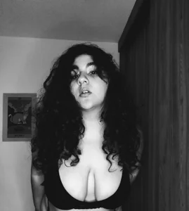 Tutibitch Public 사진