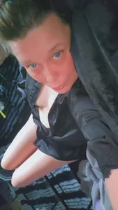 London-MollyXX Public Pic 3