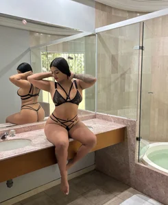 ElleGiselleeのHEY GUYS 👋🏽の枚の写真