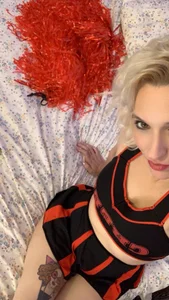 Cute_femme Public Pic 4