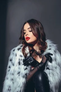 MistressMilana VENUS IN FURS Pic 9