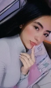 AuroraJohns_Pink Public Kuva 3