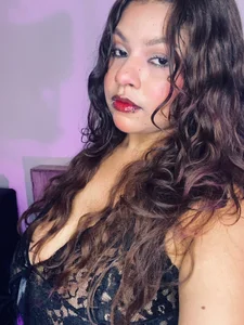 Black looks great on me, right? 🖤🥵🥵 de sharloth_0  5 Imagens