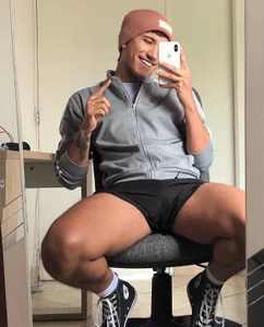 emilio_rivs 🥥 Billede 4