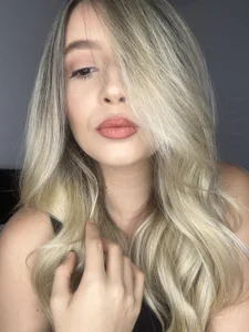 Ajen_Blondie Public Pic 3