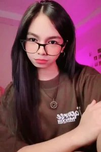 VeryFeminineTrans You dont know my story behind my glasses :) Poză 4