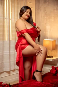 Janeth_zambrano You know, this clothes squeeze me. Do you take it off? Pic 2