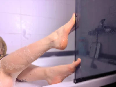 Emily0303のmy photos in the showerの 3枚の写真