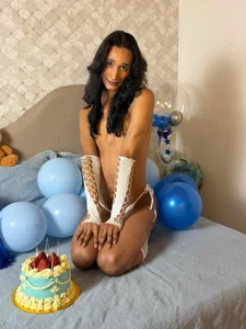 skyyfoxpraga Smiles, candles and good wishes 🎂🎉🎁 Immagine  4