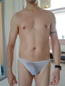 hornyguyuk1973のPublicの 2枚の写真